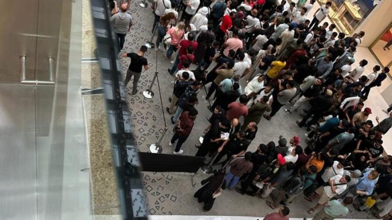 iPhone 15 Launch in UAE: Huge Crowds Gather at Dubai Mall