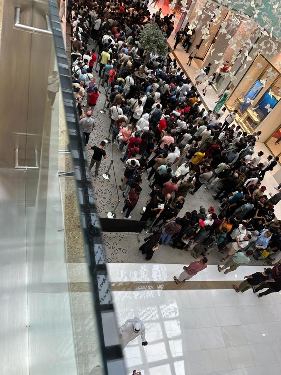 iPhone 15 Launch in UAE: Huge Crowds Gather at Dubai Mall