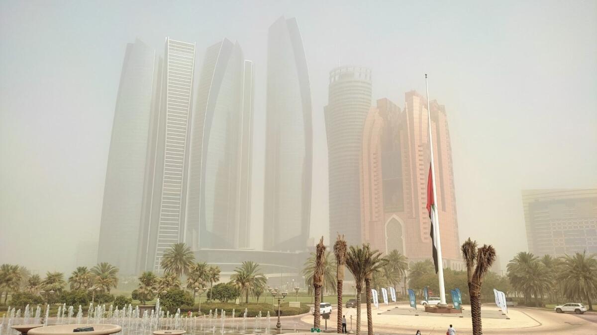 UAE Weather Report: Dusty Winds and Humid Conditions Expected