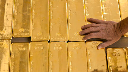 Gold Prices Dip in Dubai as Investors Await Federal Reserve Decision