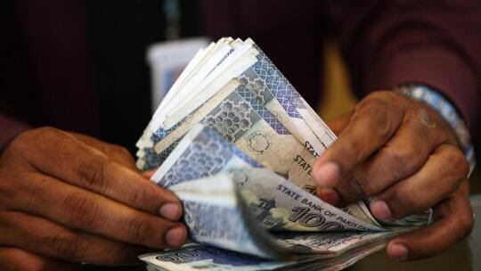 Pakistani Rupee Rebounds Against UAE Dirham Amidst Crackdown on Illegal Dollar Trade