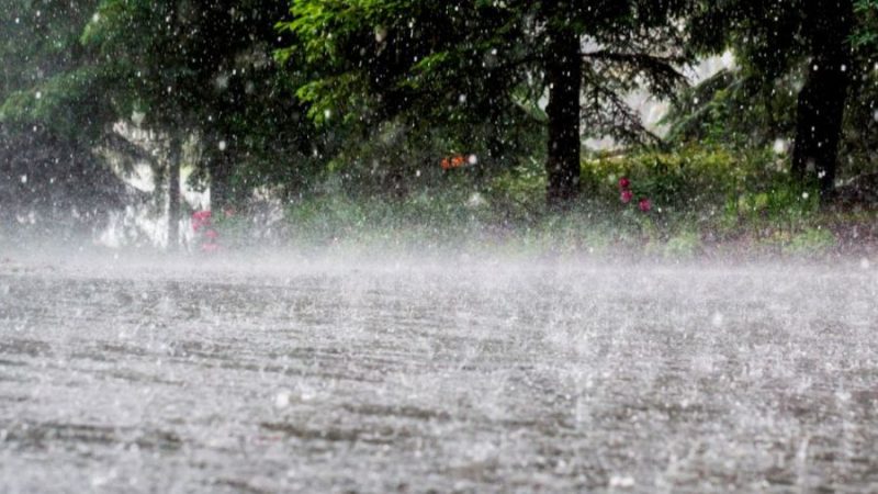 കേരളത്തില്‍ മഴ തീവ്രമാകുന്നു; അതീവ ജാഗ്രത നിര്‍ദ്ദേശം