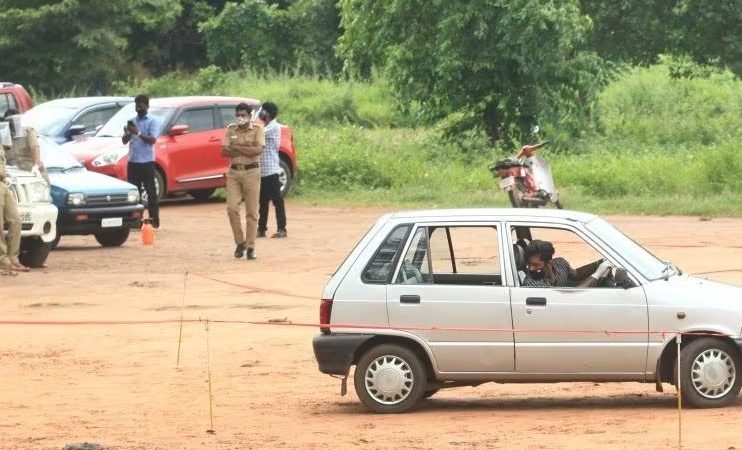 ഡ്രൈവിങ് ടെസ്റ്റ് പരിമിതപ്പെടുത്തിയതിനെതിരെ പ്രതിഷേധം