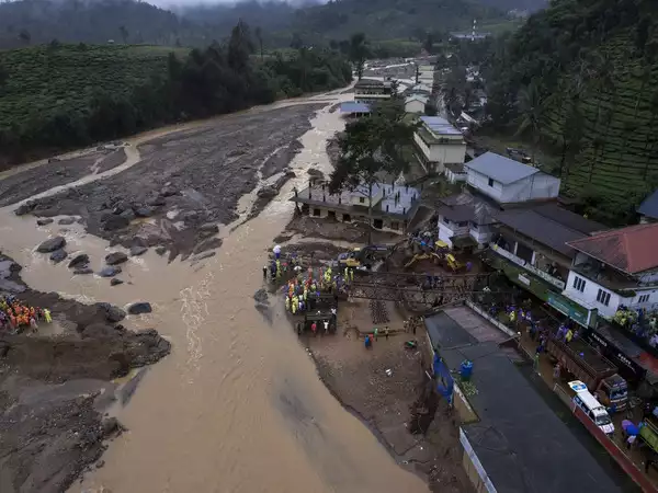 വയനാട് പുനരധിവാസത്തിന് തെരഞ്ഞെടുപ്പ് പെരുമാറ്റച്ചട്ടം പ്രതിസന്ധിയാകരുതെന്ന് ഹൈക്കോടതി