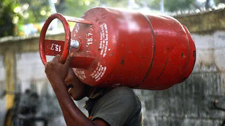 പാചകവാതക വില കുത്തനെ വർധിച്ചു