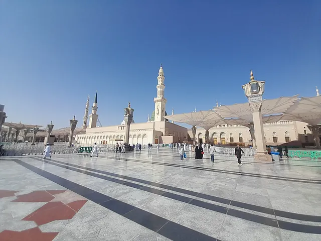 Saudi Arabia Enforces No-Luggage Policy at Prophet’s Mosque in Medina